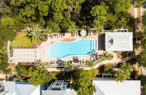 Greenway Park House | NEW! Fall Break OPEN 4 BR, Pool, Bikes & close to shopping & beach
