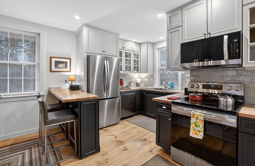 Dresden Apartment | NEW! Forest Backdrop | Midcoast Maine | Quiet Escape