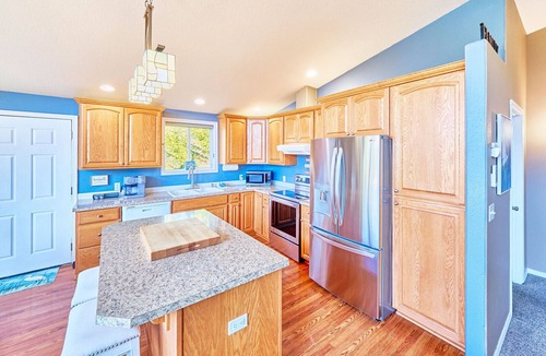 Ocean Park House | NEW! Hot Tub, Pool Table, BBQ Grill (Reel)
