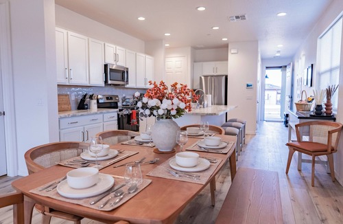 Cottonwood House | NEW Hot tub - views - 4BR Sleeps 10