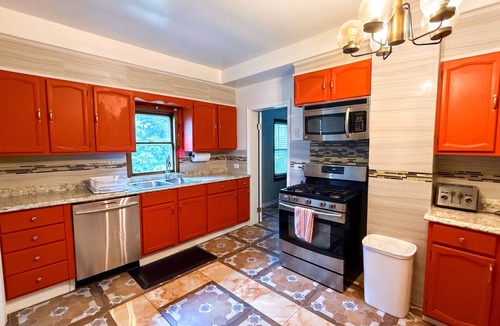 North Chicago House | New Humble Home! - Near Six Flags & Naval Base!