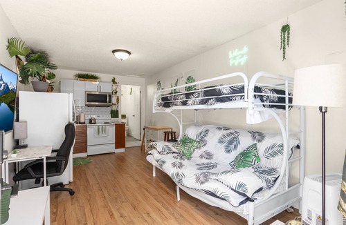 Edgewood House | New Jungle Vibes Theme, Your own unit B