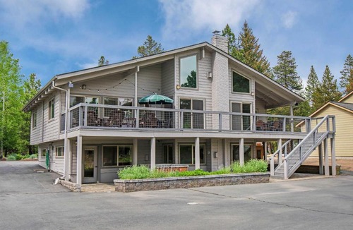 Three Rivers House | NEW LISTING Riverfront Retreat Peaceful Luxury on the Deschutes River