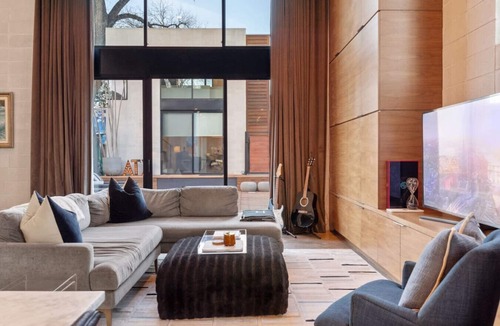 Holly House | NEW Luxe DT Austin Oasis | Pool | Casita
