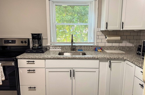 Hudson Apartment | NEW - Mins to Nashua NH and Lowell MA - Queen Size Beds - W/D - Pet Friendly