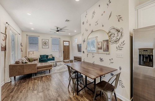 St. Johns House | New Modern Retreat | Near Downtown+Domain+Airport