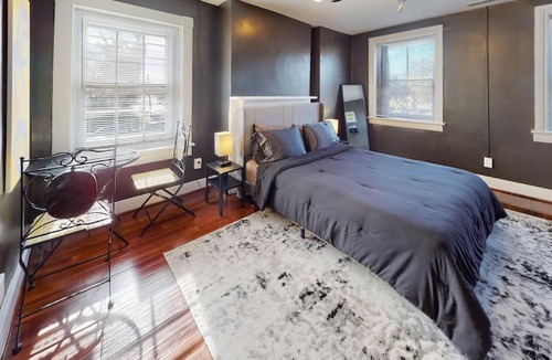 Church Hill House | NEW! Renovated Townhome w/ Putting Green & Patio!