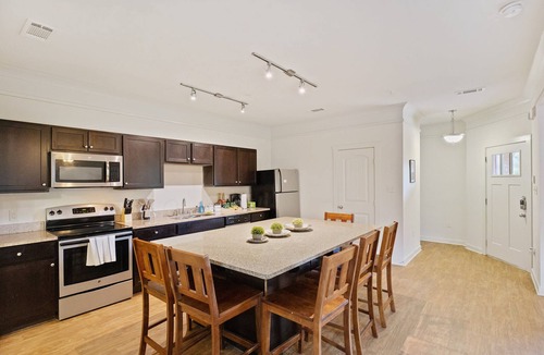 San Marcos House | NEW Spacious 6BD Apt - Family Friendly Retreat