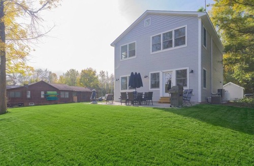 North Lake George House | Newly Built 4BR Lakefront: Rooftop Deck, Private Dock, 4 Kayaks, Island Raft