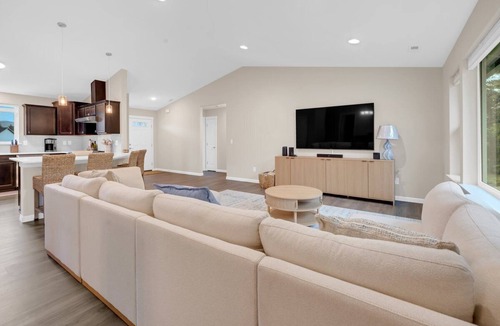 Nehalem House | Newly Built, Bright, Quiet, and Spacious Nehalem Home