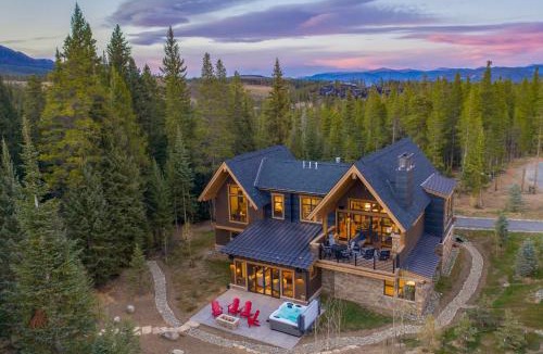 Peak 8 House | Newly built Luxury Home, 5-Star Finishes, SHUTTLE to slopes, backs to Breckenridge Nordic Center!