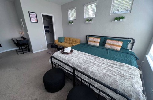 North Loop House | Newly Designed 3/2 Townhouse close to Domain/DT/SXSW Top Spots!