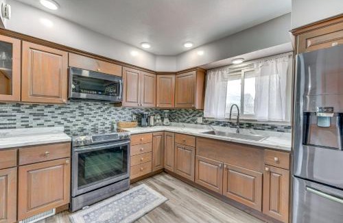Storm Lake House | Newly Remodeled Home in Storm Lake w/Private Yard