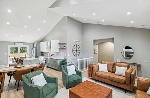 Andover House | Newly Renoed Spotless Large Home on Quiet Cul de Sac. Game Room and Fenced Yard!