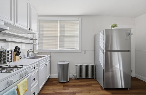Nonantum Apartment | Newly Renovated 3Br Apt Near Boston + Parking