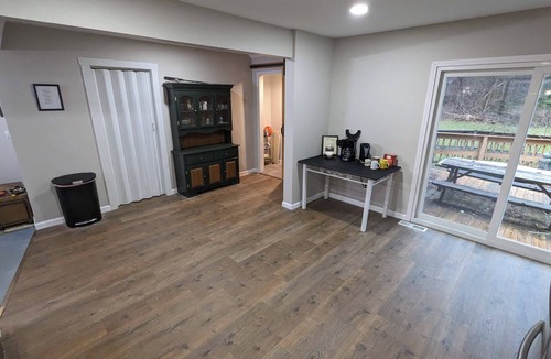 North East House | Newly-renovated 5 BR lake house! 300 feet from the beach.