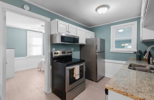 Fox Hill - Grandview House | Newly-Renovated Beach Bungalow-Walk to Beach