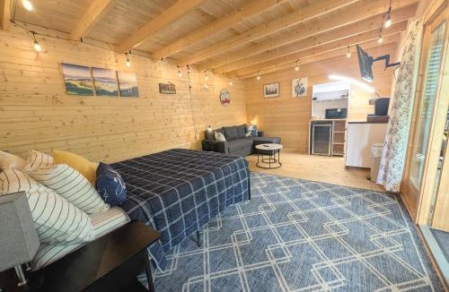 Coalmont House | Newly Renovated Scandinavian Cabin - State Parks, Waterfalls, Hiking Trails, Near The Caverns