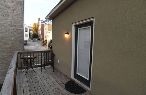 Lexington Apartment | Newly renovated studio Apartment in Downtown Lexington. 5 min walk to W&L or VMI