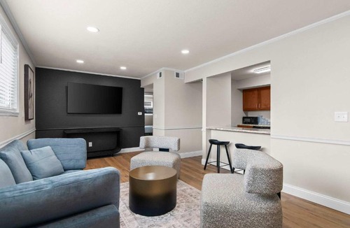Springfield Apartment | Newly Renovated Unit in Central Spfld #101