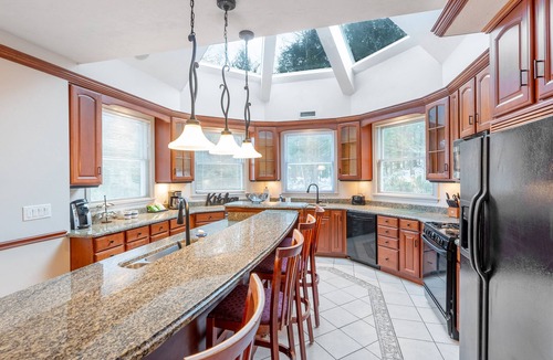 Bartlett House | Nordic Village Resort—Château Grand Master Suite