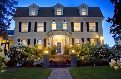 Congdon Park House | North Shore Suite | Jacuzzi & Sauna
