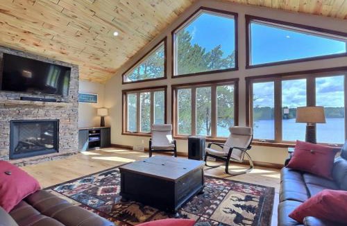Tomahawk House | Northwoods WI 6BR Lakefront Cabin Retreat on Lake Nokomis - Minnohawk Lodge