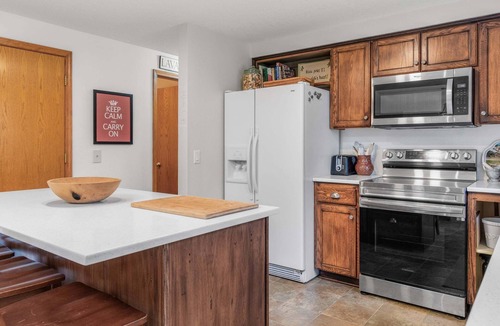 Central Oregon House | Oakway Oasis - 6 Minutes To Autzen 4 Bedroom Home
