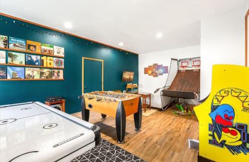 Ocean City House | Ocean Front Clamming Game Room Large Deck
