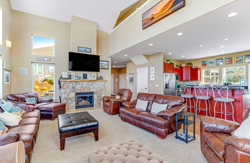 Cloverdale House | Ocean & Mountain View Home with Private Hot Tub, Pool Table, Deck, Fast WiFi