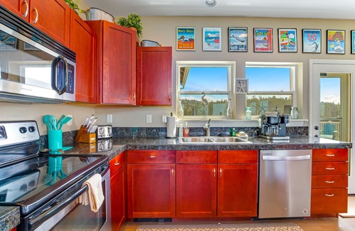 Cloverdale House | Ocean & Mountain View Home with Private Hot Tub, Pool Table, Deck, Fast WiFi