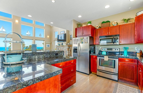 Cloverdale House | Ocean & Mountain View Home with Private Hot Tub, Pool Table, Deck, Fast WiFi