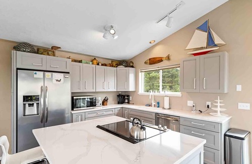 Long Beach House | Ocean View, Pet Friendly, Fenced Yard, Near Town, Game Room (BTIME)