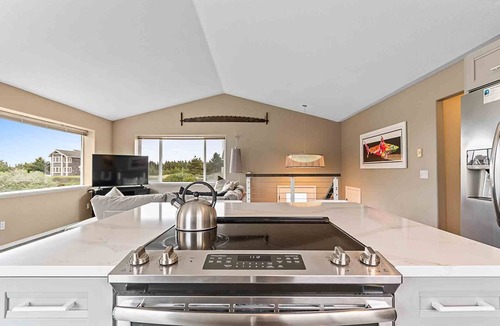 Long Beach House | Ocean View, Pet Friendly, Fenced Yard, Near Town, Game Room (BTIME)