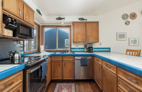 Bayshore House | Oceanfront Bayshore Escape w/Hot Tub & Bay Views