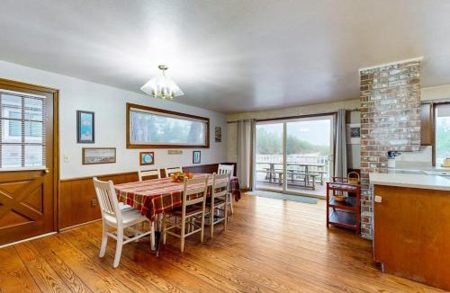 Klipsan Beach House | Oceanfront charmer with wood fireplace games & scenic deck - dog-friendly