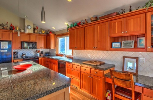 Tolovana Park House | Oceanhouse- Spacious & Family-Pet Friendly-Close to Beach-Guest Favorite