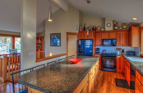 Tolovana Park House | Oceanhouse- Spacious & Family-Pet Friendly-Close to Beach-Guest Favorite