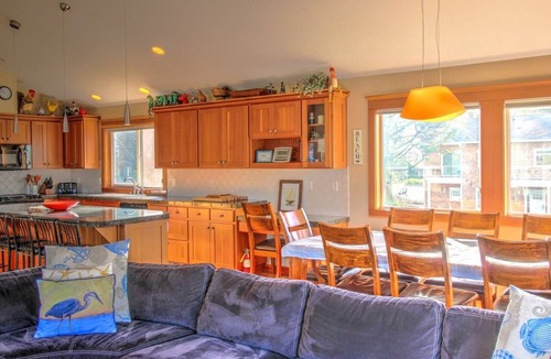 Tolovana Park House | Oceanhouse- Spacious & Family-Pet Friendly-Close to Beach-Guest Favorite
