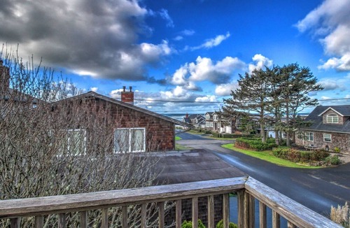 Tolovana Park House | Oceanhouse- Spacious & Family-Pet Friendly-Close to Beach-Guest Favorite