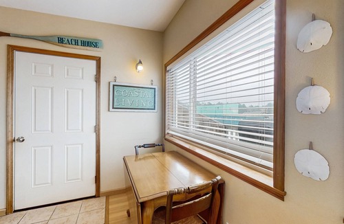 Pacific Beach Condo | Oceanview & dog-friendly home with fenced yard - dig for clams