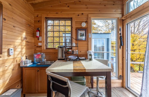 Preston-Potter Hollow Cabin | Off-Grid Glamp with Mountain Views, Outdoor Bath Tub, Elevated Deck & Wi-Fi