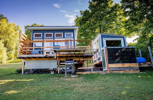 Preston-Potter Hollow Cabin | Off-Grid Glamp with Mountain Views, Outdoor Bath Tub, Elevated Deck & Wi-Fi