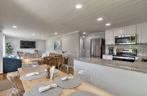 Harbor Oaks House | Old Florida Bungalow on Salt Water Canal, Kayak, Paddle Board & Fish
