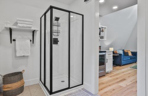 Etlan House | Old Rag Mountain Getaway - WiFi, Smart TV, Fire Pit, Patio, & Full Kitchen