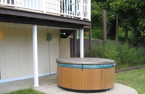 Maryland House | On Goodyear Lake - docks and lake toys-canoes, paddleboat, water trampoline