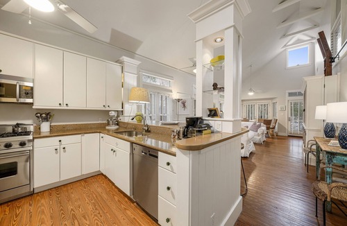 Seaside House | One Story, Steps To Seaside Ave & Ruskin Park In Seaside, + 2 Adult Bikes!
