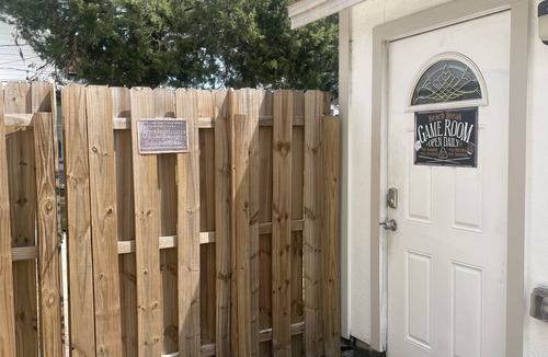 Historic District House | Only 2 blocks from all the action on Canal Street!