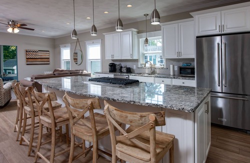 York Beach House | OPEN FLOOR PLAN-SPA LIKE MASTER BATH Basement playroom ping pong! 5 STAR REVIEWS