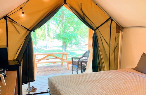 Prairie Lea Cabin | #P Son's Blue River Camp - Glamping Cabin w/2 Queen Beds